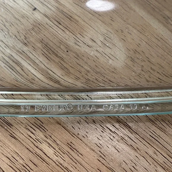 Pyrex Clear Glass Lid with Handle #17 - replacement Lid - Picture 2 of 5
